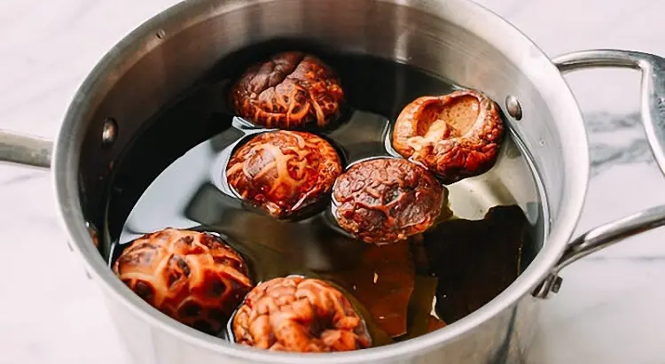 Nấm đông cô kỵ gì